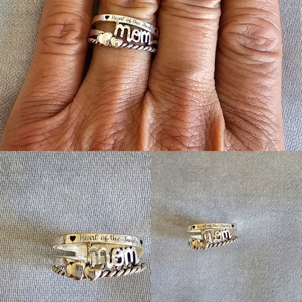 Sterling Silver Ring with 2 little heart and word "Mom". Heart of the Family